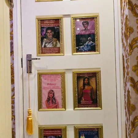 Glam Homestay *
