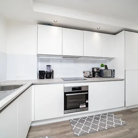 1br Gem In Shared Near O2 Arena & Excel With Patio, Private Bath, Free Parking & Garden London