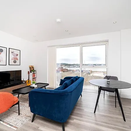 1br Gem In Shared Near O2 Arena & Excel With Patio, Private Bath, Free Parking & Garden Apartment