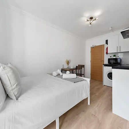 The Kensal - Modern, Warm & Cosy Apartment