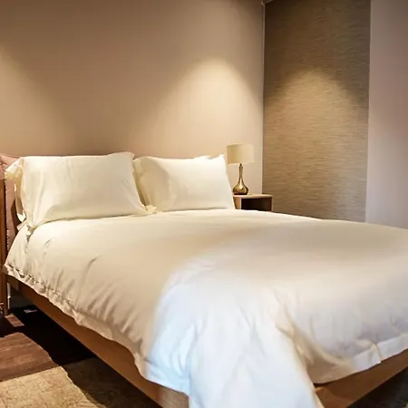 Chic Luxury Living In Battersea Power Station Apartment *