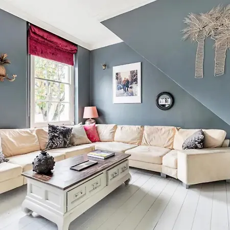 Magical Georgian Maisonette, Angel, Islington *