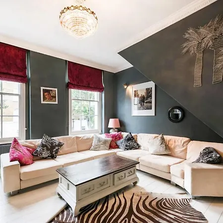Magical Georgian Maisonette, Angel, Islington London