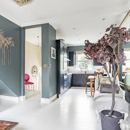 Magical Georgian Maisonette, Angel, Islington * London