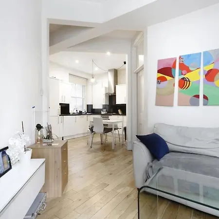 Charming Two-bedroom Flat In Notting Hill *