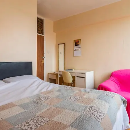 For Solo Travellers In Euston Homestay