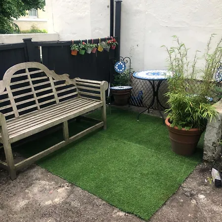 Relax In Highgate Village