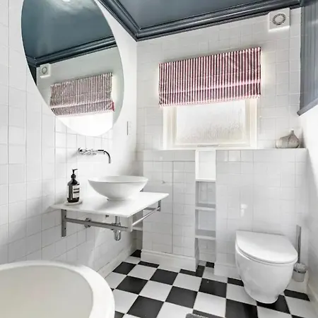 Magical Georgian Maisonette, Angel, Islington * London