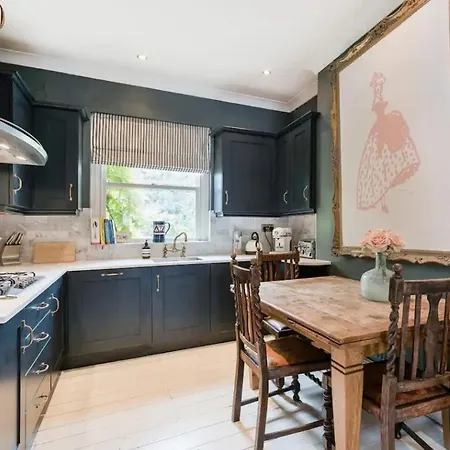 Magical Georgian Maisonette, Angel, Islington *