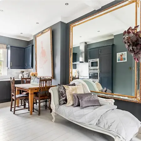 Magical Georgian Maisonette, Angel, Islington Apartment London
