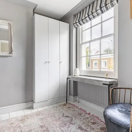 Magical Georgian Maisonette, Angel, Islington * London