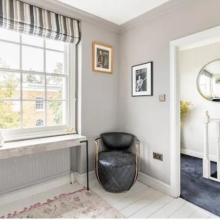 Magical Georgian Maisonette, Angel, Islington
