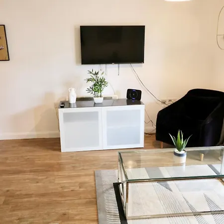 Apartment Modern 2 Bed Close To Station London