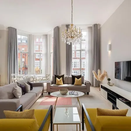 Presidential With 14ft High Ceilings & Private Elevator Apartment *