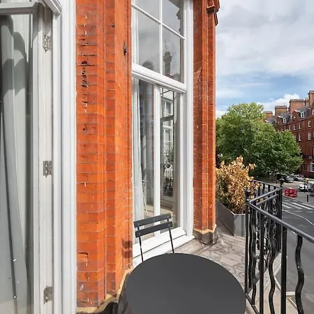 Apartment Presidential With 14ft High Ceilings & Private Elevator London