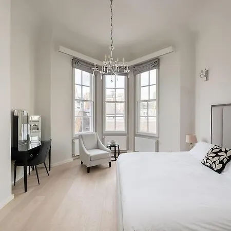 Apartment Presidential With 14ft High Ceilings & Private Elevator
