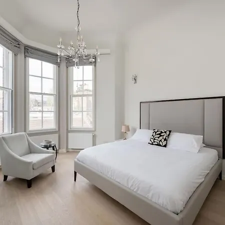 Apartment Presidential With 14ft High Ceilings & Private Elevator *