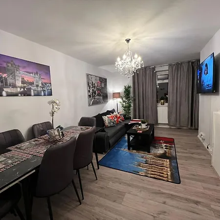 Central London Apartment * London