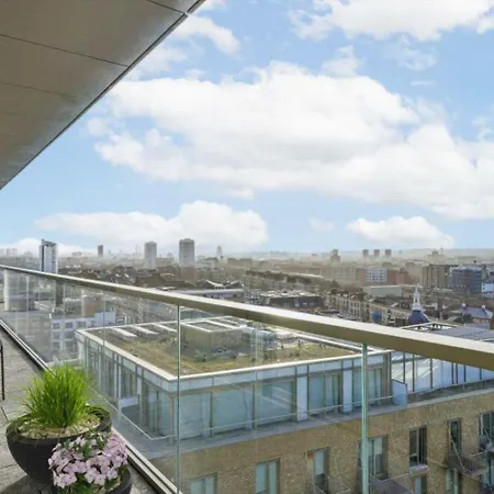 Stunning Duplex Penthouse Over 2200 Sq Ft Sleeps 8 With Jacuzzi Rooftop Views Of The City