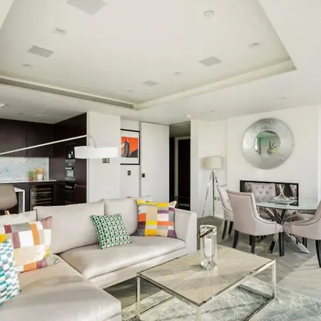 Stunning Duplex Penthouse Over 2200 Sq Ft Sleeps 8 With Jacuzzi Rooftop Views Of The City *