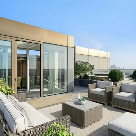 Stunning Duplex Penthouse Over 2200 Sq Ft Sleeps 8 With Jacuzzi Rooftop Views Of The City