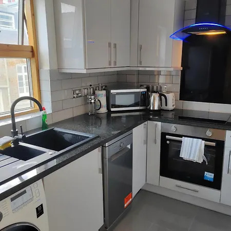 Luxury Two Bedroom In Bayswater *