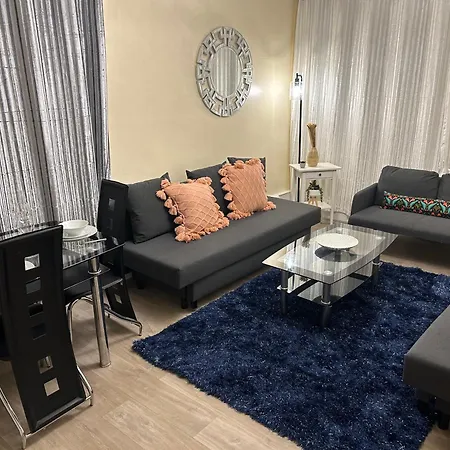 Posh 2 Bedroom Living Kitchen 2 Bathroom *