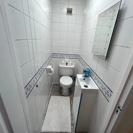 Posh 2 Bedroom Living Kitchen 2 Bathroom *