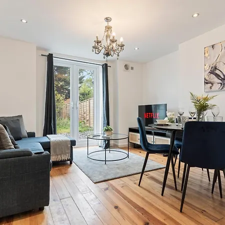 Charming 2-bed Flat With Garden In * לונדון
