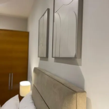 דירה 30 Mins From London *