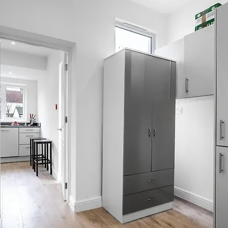 En-suite In Near Wembley Stadium Apartment *