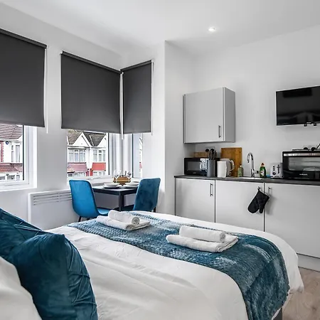 En-suite In Near Wembley Stadium Apartment