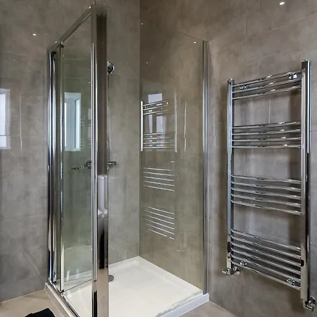 En-suite In Near Wembley Stadium Apartment