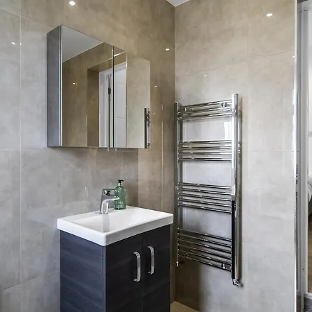 En-suite In Near Wembley Stadium Apartment *