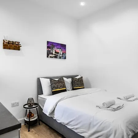 En-suite In Near Wembley Stadium Apartment London