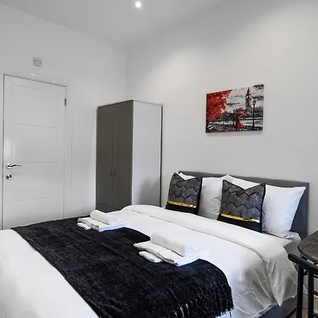 En-suite In Near Wembley Stadium Apartment London