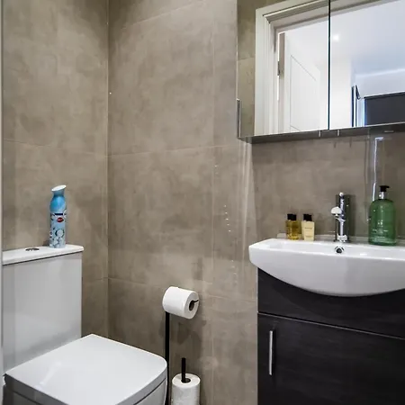 En-suite In Near Wembley Stadium *