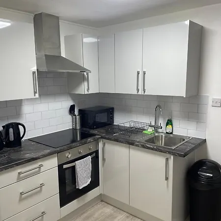 Apartment New With Large Garden London