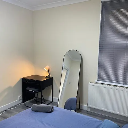 Apartment New With Large Garden London