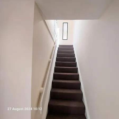 3 Bedroom House In Beckton London