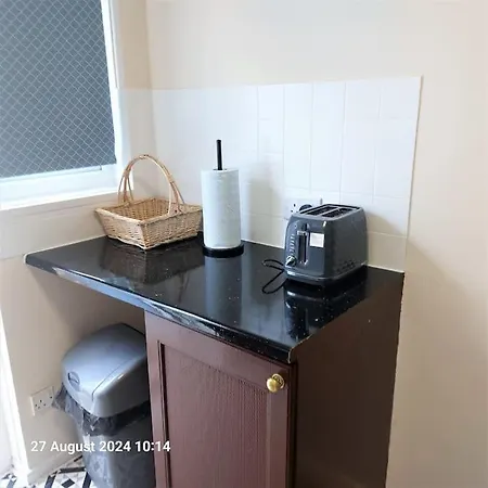 3 Bedroom House In Beckton Holiday home *
