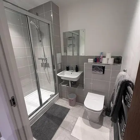 Luxurious 2 Bed * Ilford