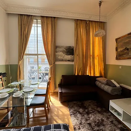 And Affordable Flat For 6 People In Zone 1 - Baker Street - With Breakfast Included * London