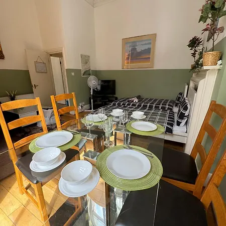 Apartment And Affordable Flat For 6 People In Zone 1 - Baker Street - With Breakfast Included *