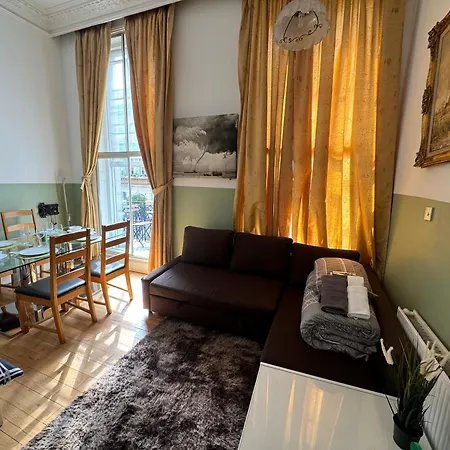 And Affordable Flat For 6 People In Zone 1 - Baker Street - With Breakfast Included *