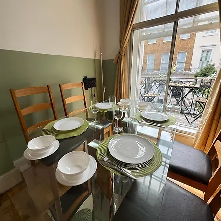 And Affordable Flat For 6 People In Zone 1 - Baker Street - With Breakfast Included Apartment