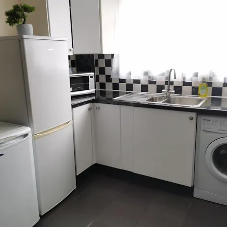 Charming House With 3 Bedrooms Near O2arena *