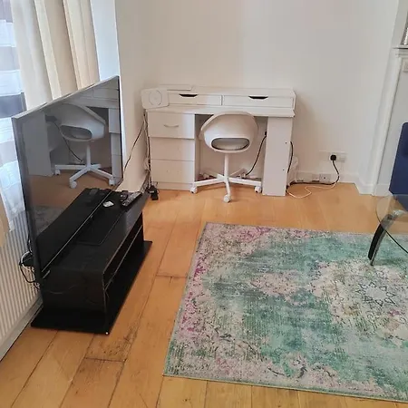 Two Bedroom In Paddington, Apartment London