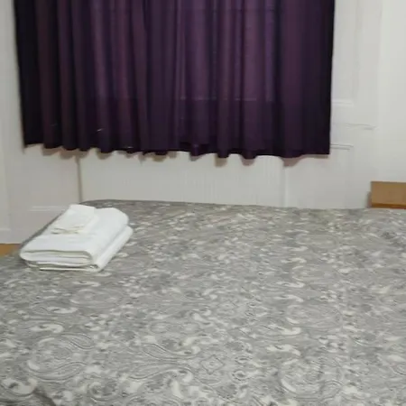 Apartment Two Bedroom In Paddington, London