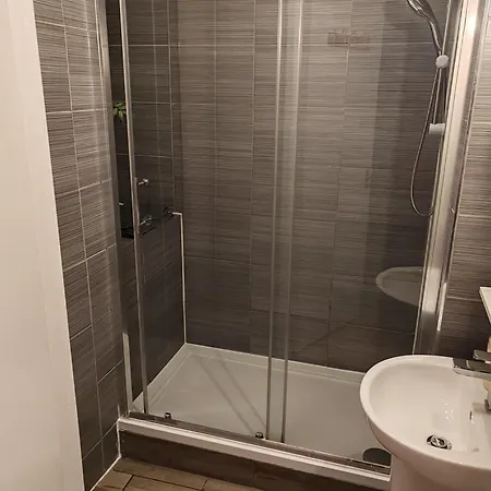 Two Bedroom In Paddington, *